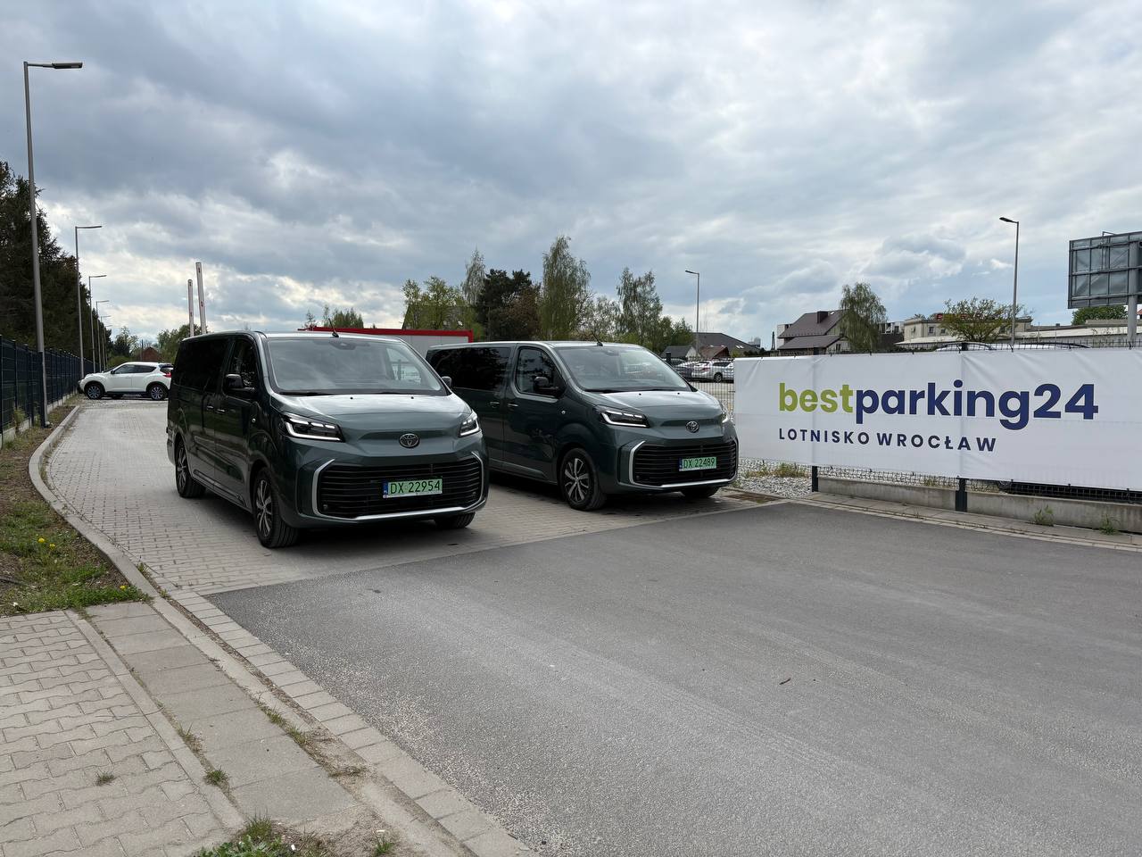 Podróż samolotem z Wrocławia do Francji? Oto gdzie najlepiej zostawić auto!