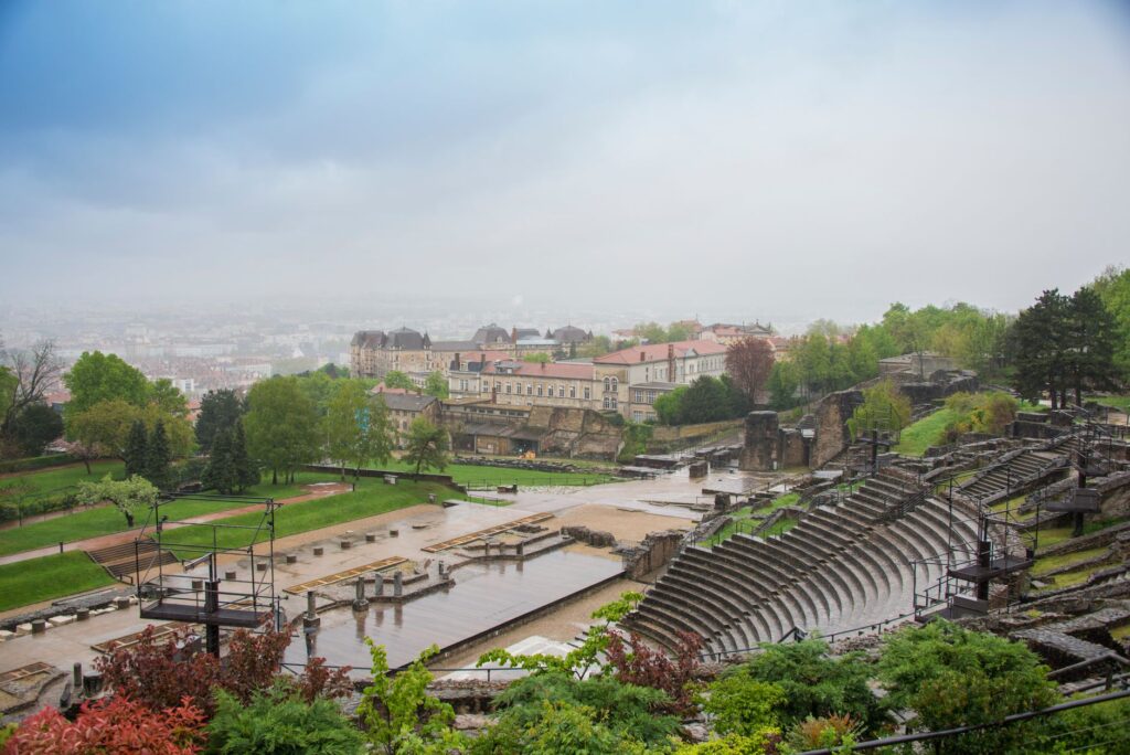 Puy du Fou z dziećmi: jak zorganizować wizytę w parku historycznym bez znajomości francuskiego?